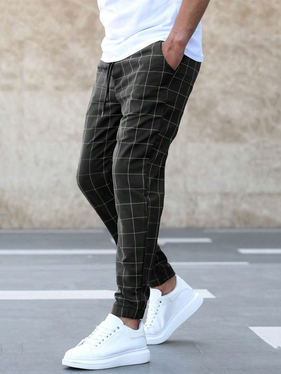 Alan | Chic Checkered Chinos