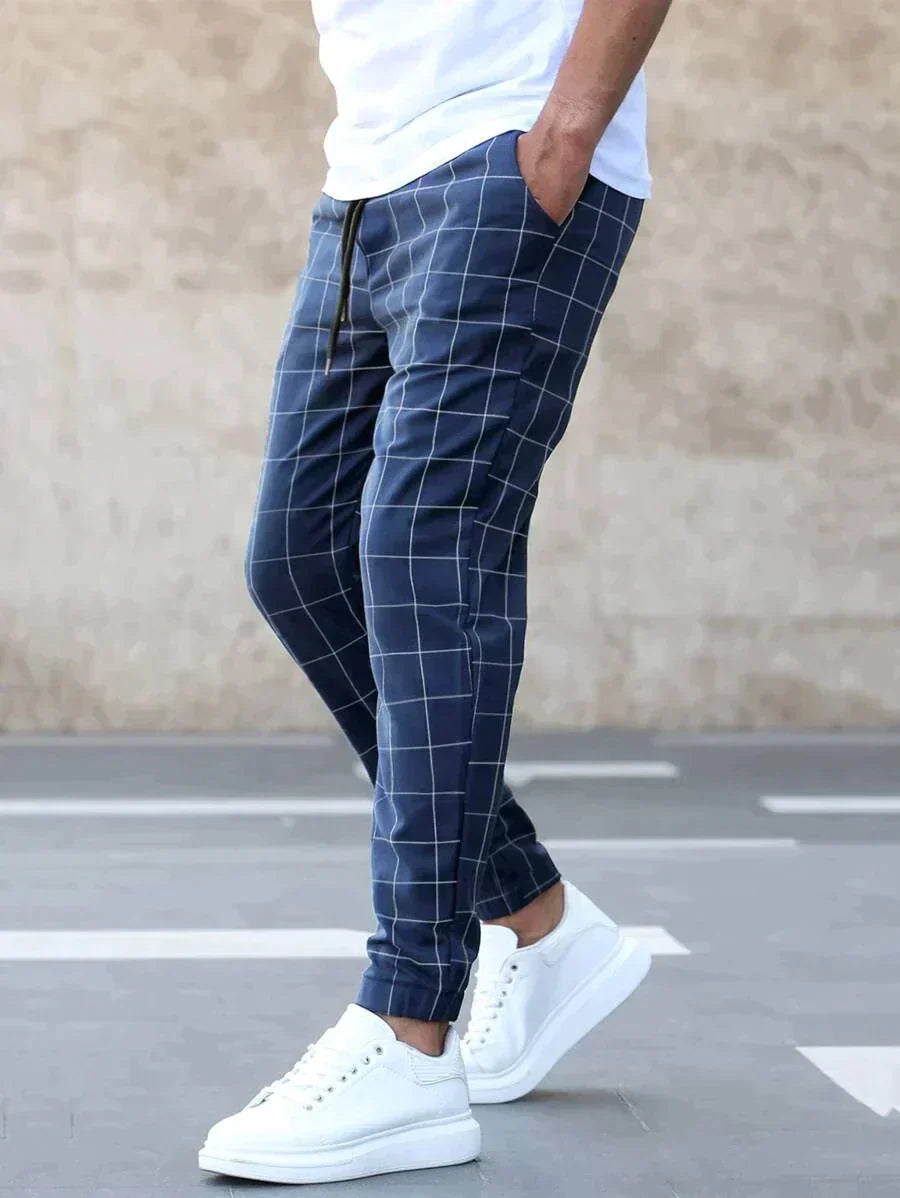 Alan | Chic Checkered Chinos